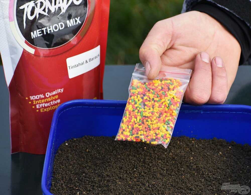 Haldorádó Tornado Method Mix Squid + Peach 500g