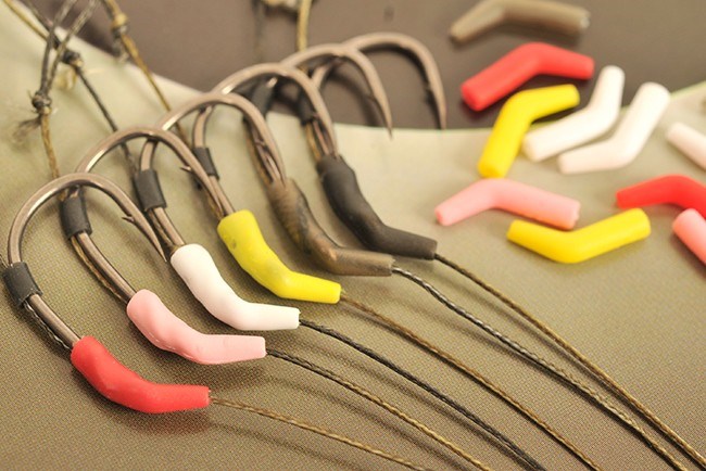 Korda Rovnátko na háček Kickers Bloodworm Red Medium /10 ks