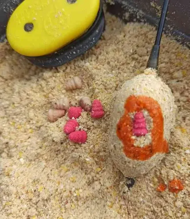 FeederBait Mini Šlimak Wafters Česnek/Butyric acid 11x8 mm/25ml