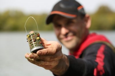 Guru Krmítka X-Change Distance Feeder Medium 20 + 30 g Cage