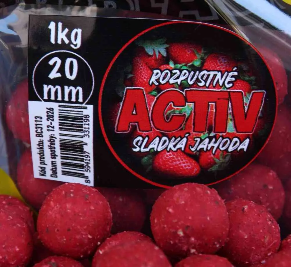 Black Carp Activ boilies Sladká jahoda 24mm/1kg