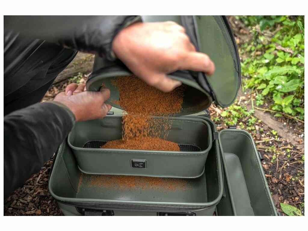 Korum Eva Tackle and Bait Station