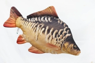 GABY Polštář Kapr lysec řádkový 80 cm