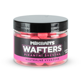 Mikbaits Vyvážené boilie Wafters Pikantní švestka 12mm/150ml